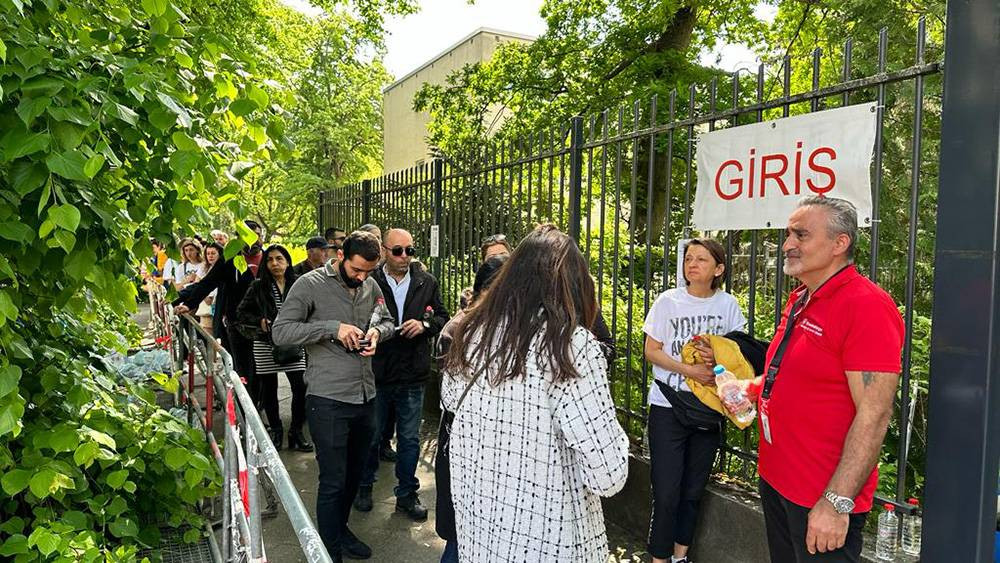 Yurt dışında 717 bin 612 seçmen sandık başına gitti - Resim: 15